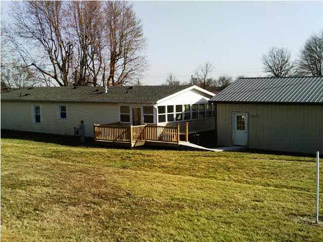 622 Elnora St, Odon, IN 47562 photo 3