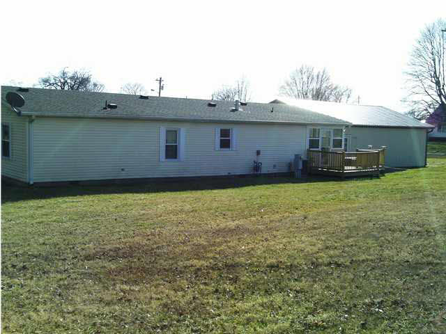 622 Elnora St, Odon, IN 47562 photo 4