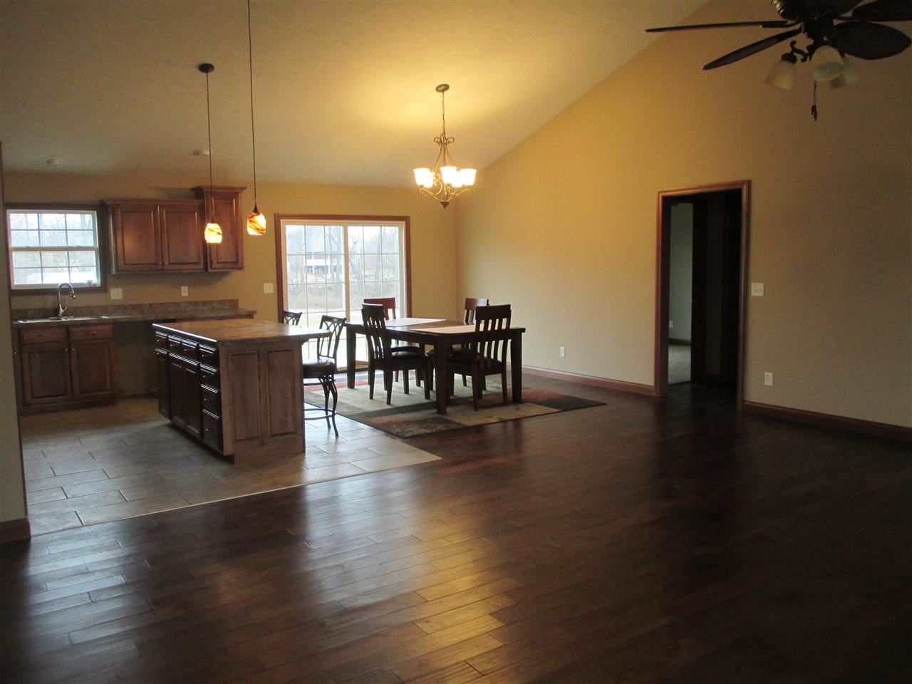 6220 Serenity Dr, Mount Vernon, IN 47620 photo 3