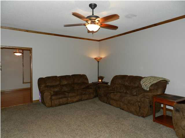 407 E Old Petersburg Rd, Princeton, IN 47670 photo 5