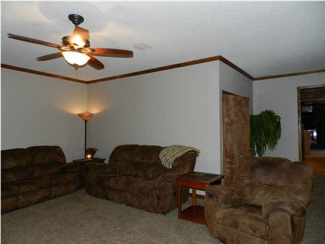 407 E Old Petersburg Rd, Princeton, IN 47670 photo 6