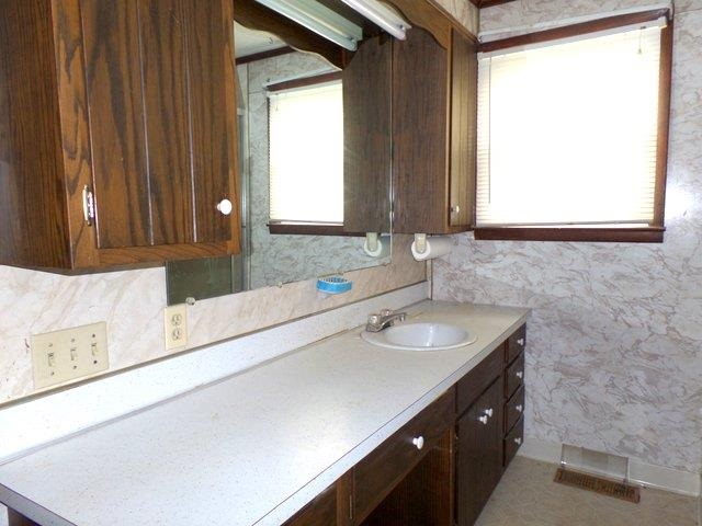 107 W Washington St, Winslow, IN 47598 photo 6