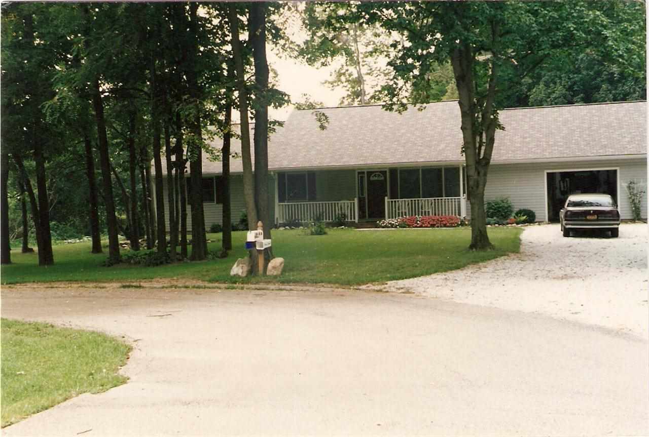 10199 Beechwood Dr, Plymouth, IN 46563 photo 1