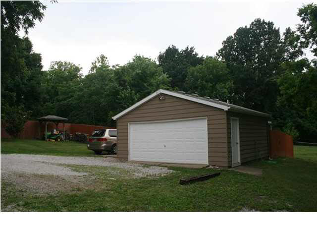 210 E Mill Rd, Evansville, IN 47711 photo 13