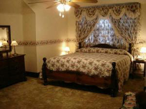 622 W Grissom Ave, Mitchell, IN 47446 photo 4