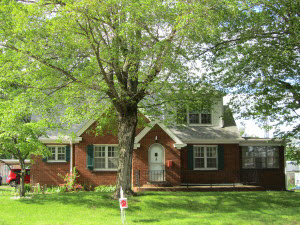 306 E Main St, Bloomfield, IN 47424 photo 1