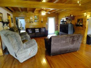 197 Country Estates Dr, Mitchell, IN 47446 photo 3