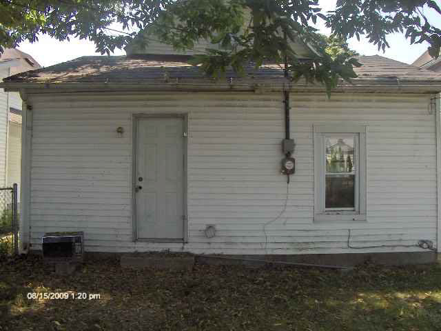 318 E 9th St, Muncie, IN 47302 photo 2