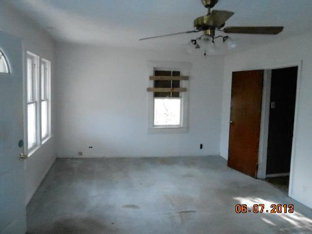 317 W 5th St, Muncie, IN 47302 photo 4