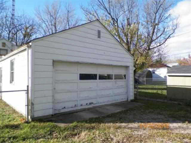 2100 S Ebright, Muncie, IN 47302 photo 3