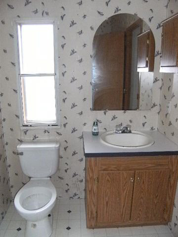 214 W Commercial, Hartford City, IN 47348 photo 6