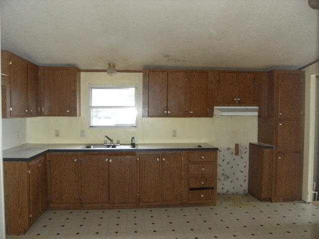 214 W Commercial, Hartford City, IN 47348 photo 4