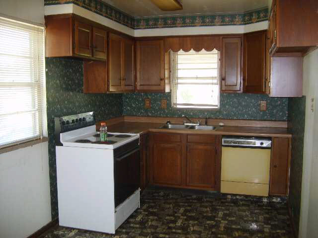 2102 E 23rd St, Muncie, IN 47302 photo 2