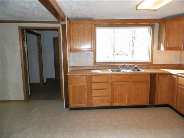210 E 6th St, Matthews, IN 46957 photo 3