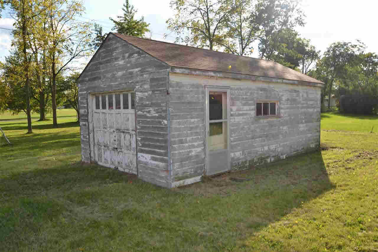 903 W Perkins, Hartford City, IN 47348 photo 2