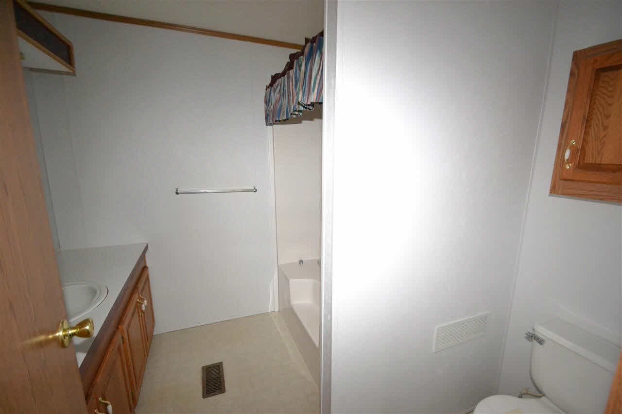 903 W Perkins, Hartford City, IN 47348 photo 12