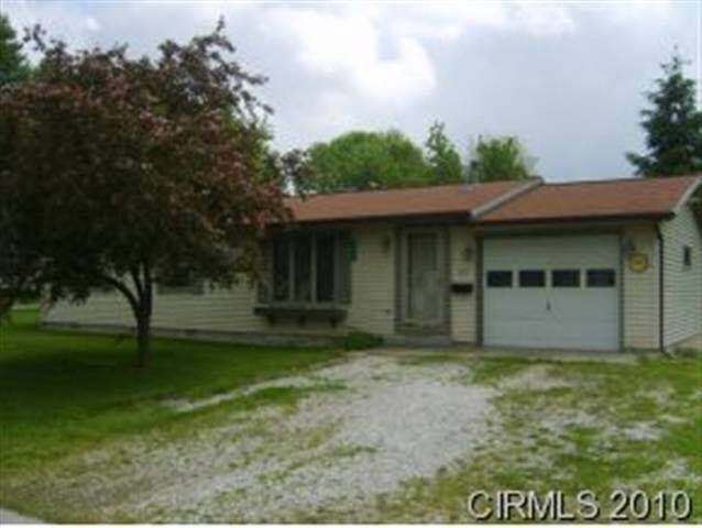 322 E 5th St, Fairmount, IN 46928 photo 2