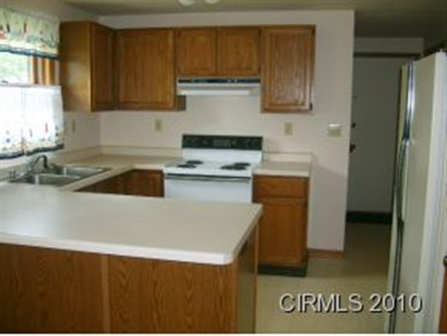 322 E 5th St, Fairmount, IN 46928 photo 4