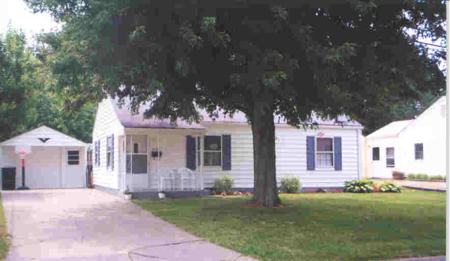 2105 Sharon, Muncie, IN 47302 photo 1