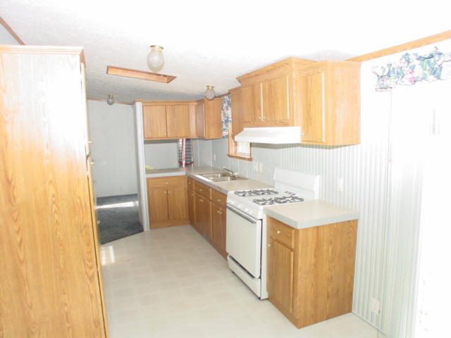 860 S Messick Rd, New Castle, IN 47362 photo 4