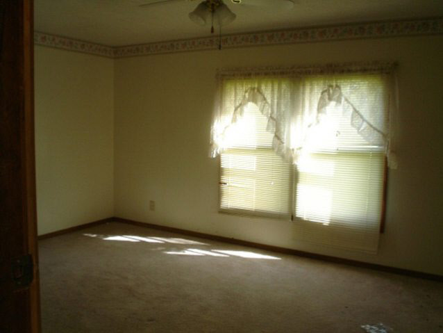 581 N County Road 725w, Yorktown, IN 47396 photo 8