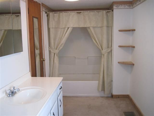 4243 E County Line Rd, Muncie, IN 47302 photo 9
