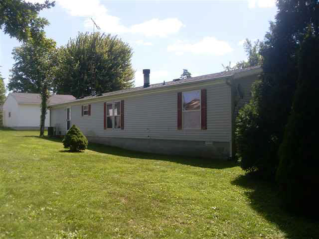 222 N Clem, Winchester, IN 47394 photo 2