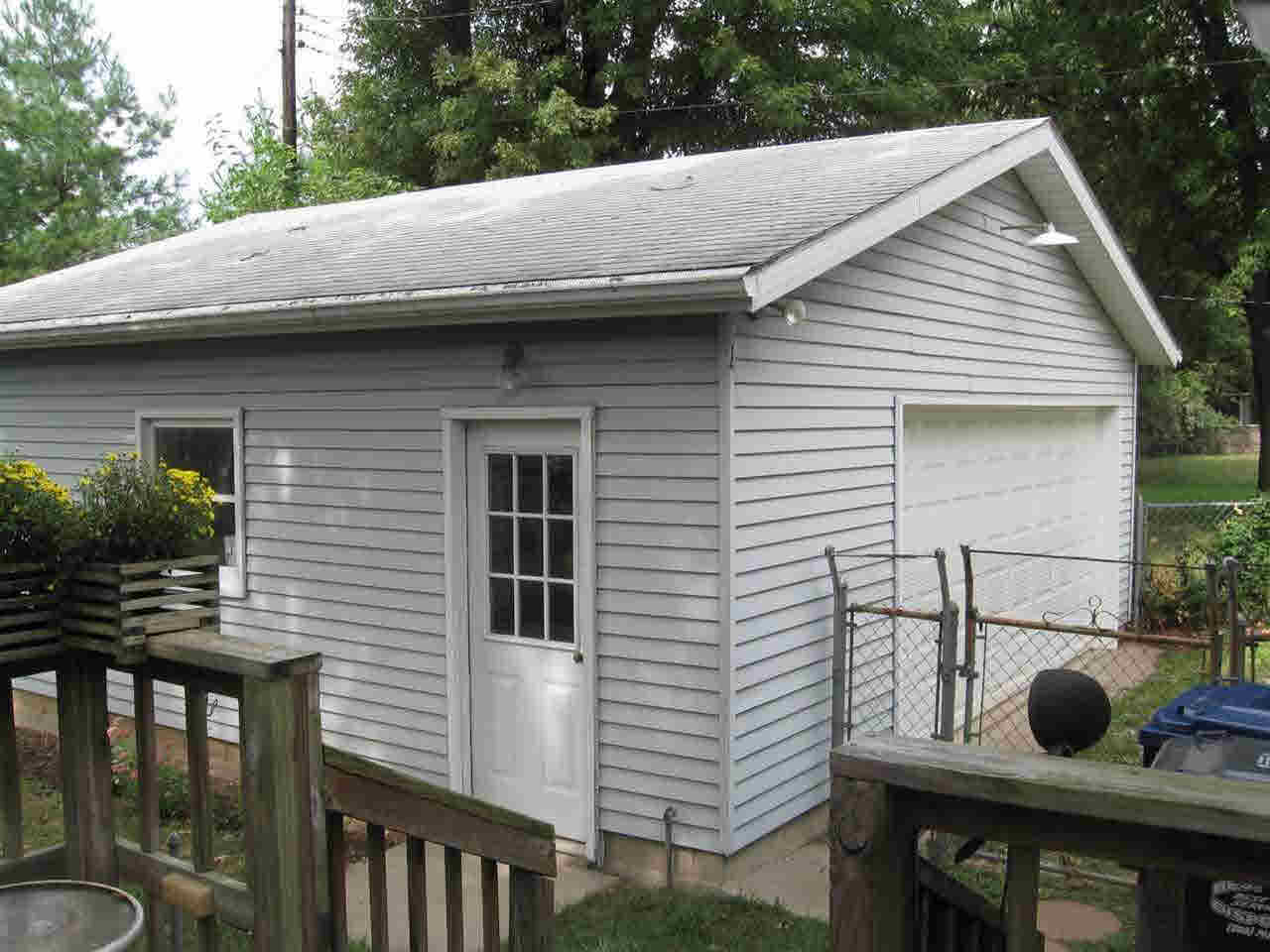 2009 S York Rd, Yorktown, IN 47396 photo 3