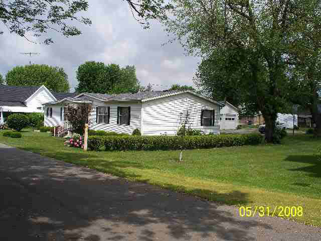 832 W Vine St, Albany, IN 47320 photo 1
