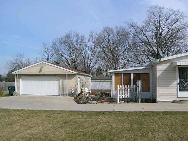 416 E Streeter, Muncie, IN 47303 photo 2