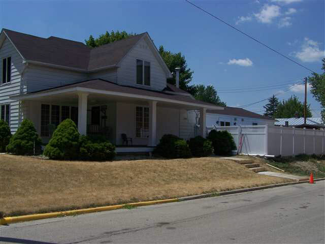 402 Brown St, Winchester, IN 47394 photo 4