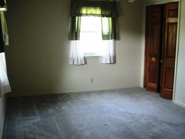 928 S Westchester Park Dr, Yorktown, IN 47396 photo 3