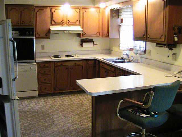 928 S Westchester Park Dr, Yorktown, IN 47396 photo 2
