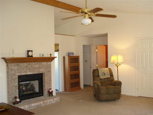 880 E Case Blvd, Albany, IN 47320 photo 4