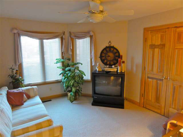 400 S Riviera Ln, Yorktown, IN 47396 photo 11