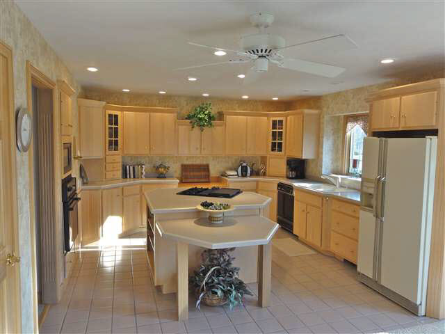 400 S Riviera Ln, Yorktown, IN 47396 photo 3