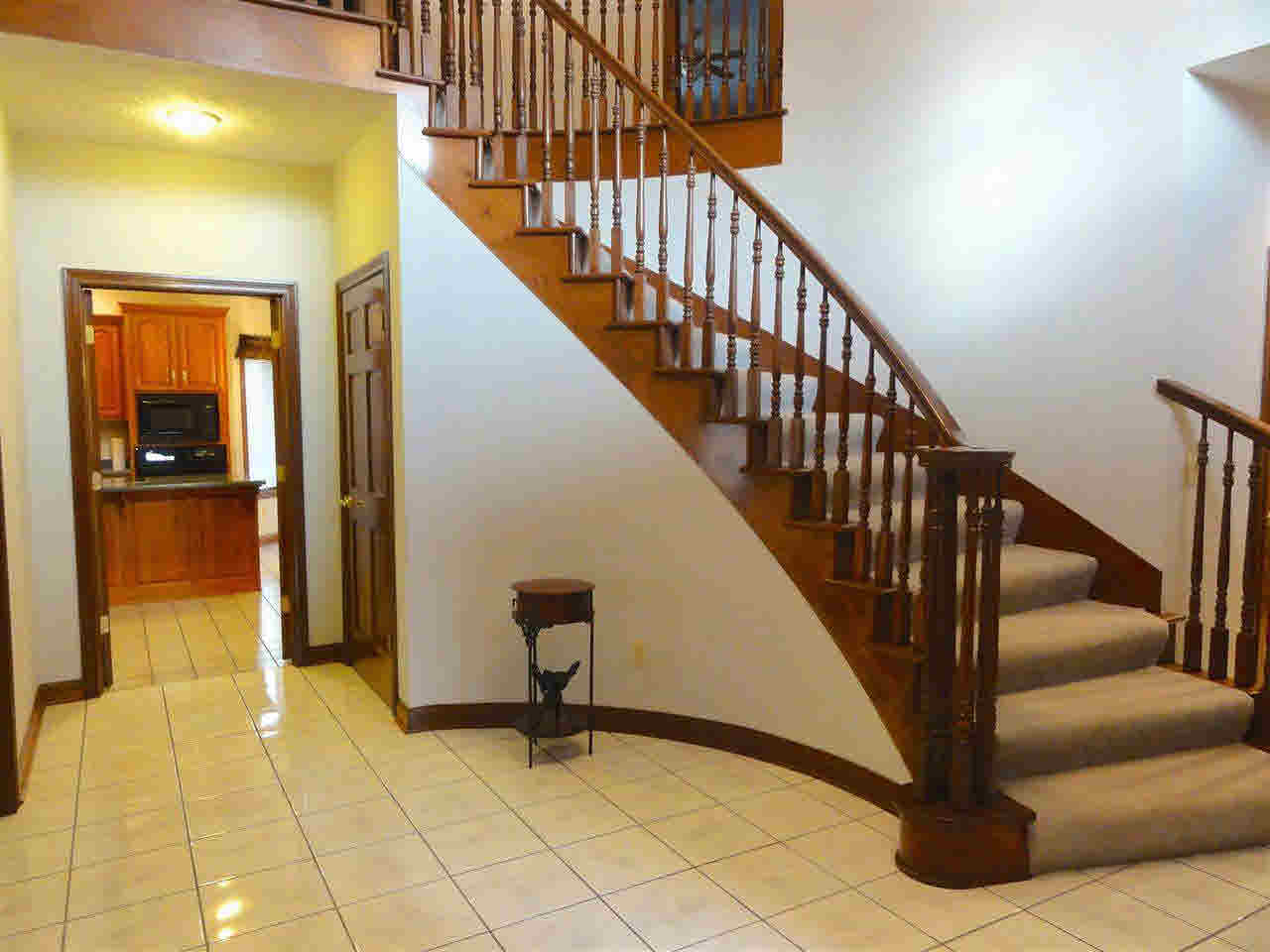 5200 W Deerbrook Dr, Muncie, IN 47304 photo 3