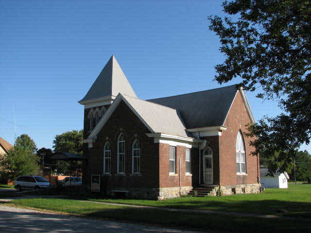 309 E Main St, Chalmers, IN 47929 photo 1