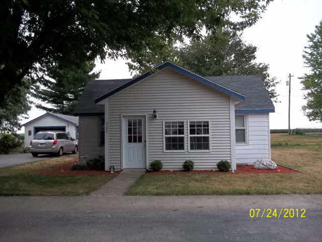 703 E Main, Chalmers, IN 47929 photo 1