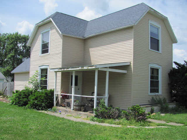 407 E Main St, Chalmers, IN 47929 photo 1