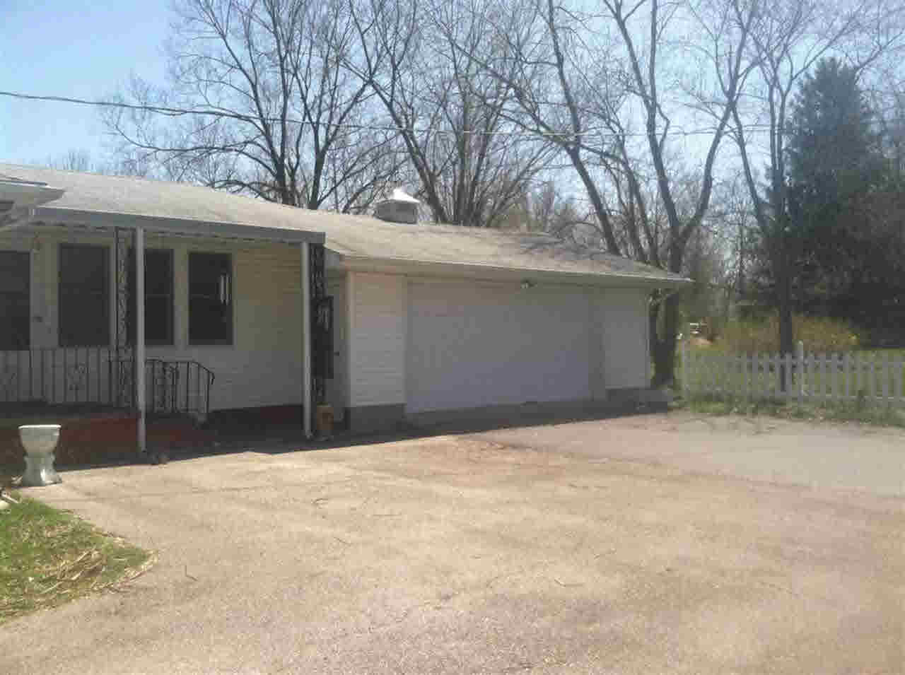 439 E 7th St, Portland, IN 47371 photo 2