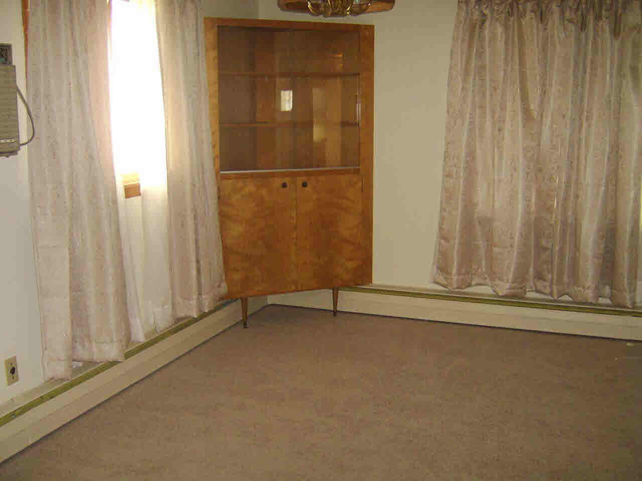 439 E 7th St, Portland, IN 47371 photo 3