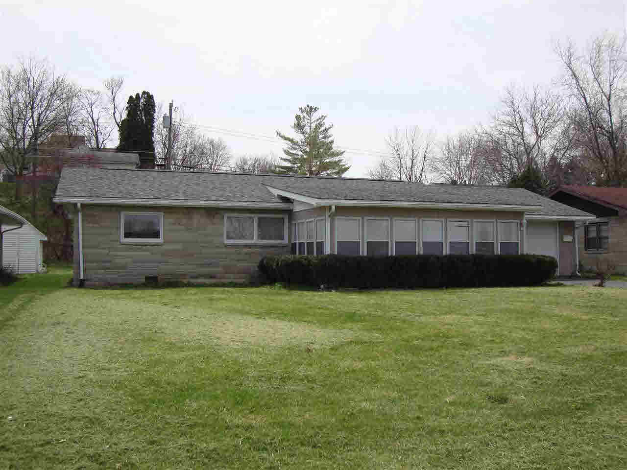 308 E 1st St, Hartford City, IN 47348 photo 9