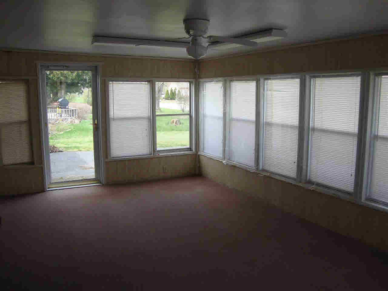 308 E 1st St, Hartford City, IN 47348 photo 2