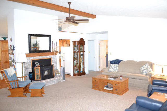 593 W Park Rd, Monon, IN 47959 photo 3