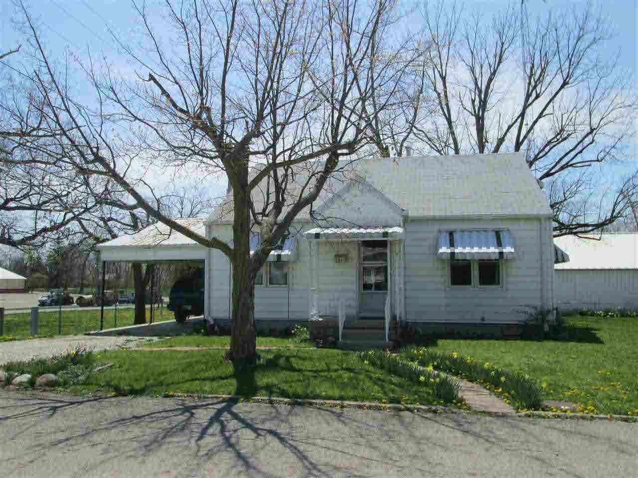801 W Lindweth Pl, Muncie, IN 47303 photo 1
