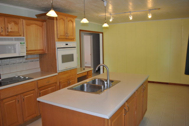 951 Bruce Ave, Monticello, IN 47960 photo 4