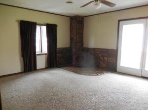 407 W Hancock Ave, Mitchell, IN 47446 photo 2
