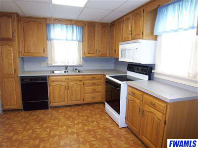 467 E Main St, Berne, IN 46711 photo 2
