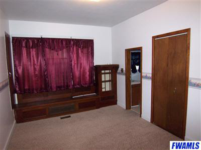 467 E Main St, Berne, IN 46711 photo 6